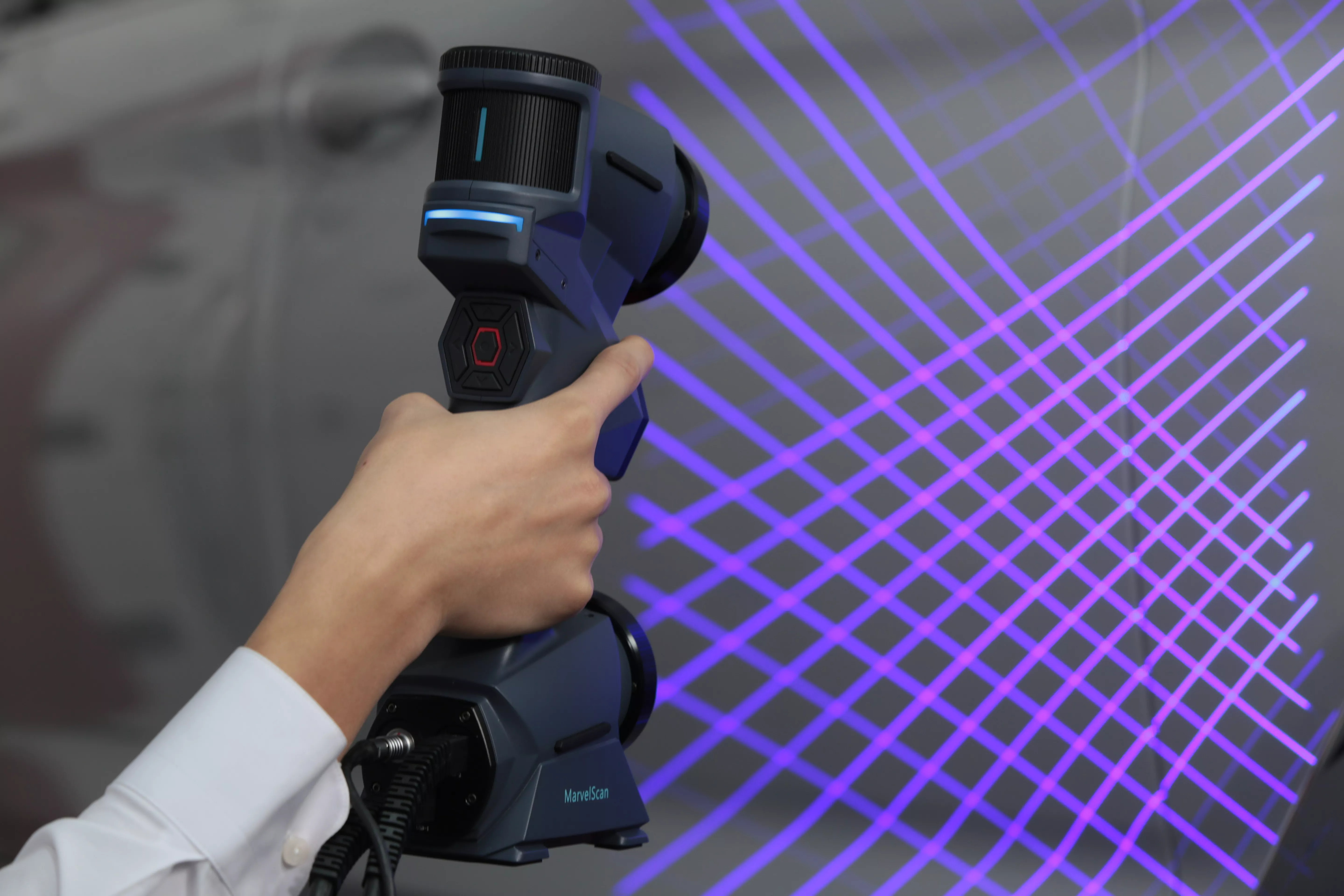 Tracker-Free & Marker-Free 3D laser Scanner